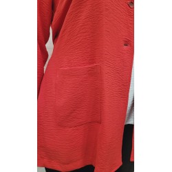 chaqueta fluida roja