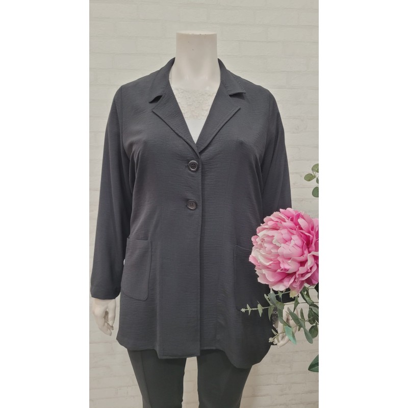 chaqueta fluida negra