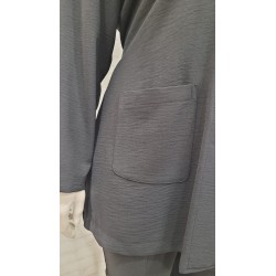 chaqueta fluida negra