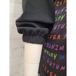 blusa letras multicolores